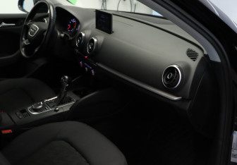Подержанный автомобиль Audi A3 Sedan 2015 года (15 фото)