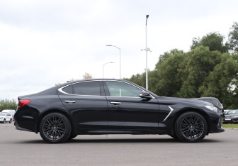 Подержанный автомобиль Genesis G70 2020 года (4 фото)