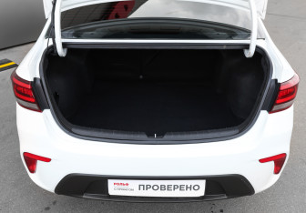 Подержанный автомобиль Kia Rio Sedan 2018 года (8 фото)