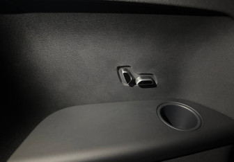 Подержанный автомобиль Hongqi HQ9 2022 года (25 фото)