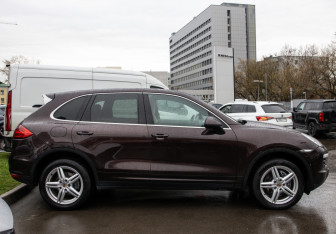 Подержанный автомобиль Porsche Cayenne 2014 года (3 фото)