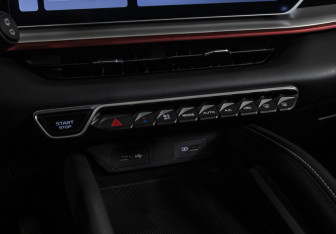 Подержанный автомобиль Geely Coolray 2024 года (18 фото)