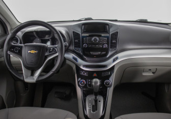 Подержанный автомобиль Chevrolet Orlando 2012 года (14 фото)
