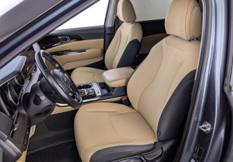 Подержанный автомобиль Kia Carnival 2022 года (20 фото)