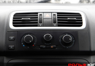 Подержанный автомобиль Skoda Fabia Hatchback 2008 года (14 фото)