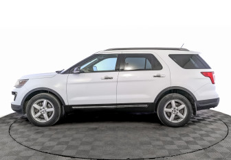 Подержанный автомобиль Ford Explorer 2018 года (8 фото)