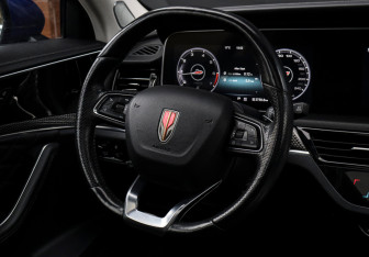 Подержанный автомобиль Hongqi HS5 2019 года (12 фото)