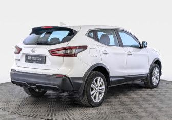Подержанный автомобиль Nissan Qashqai 2022 года (5 фото)