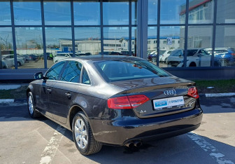 Подержанный автомобиль Audi A4 Sedan 2008 года (7 фото)