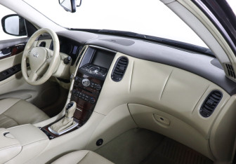 Подержанный автомобиль Infiniti QX50 2015 года (6 фото)