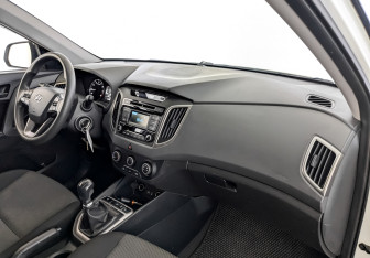 Подержанный автомобиль Hyundai Creta 2018 года (11 фото)