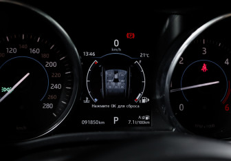 Подержанный автомобиль Jaguar F-Pace 2017 года (11 фото)