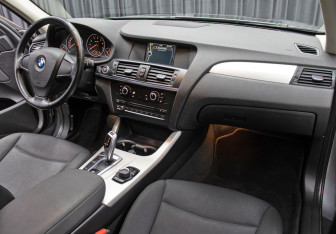 Подержанный автомобиль BMW X3 2013 года (11 фото)