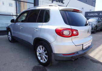 Подержанный автомобиль Volkswagen Tiguan 2010 года (7 фото)