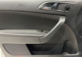 Подержанный автомобиль Skoda Yeti 2012 года (13 фото)