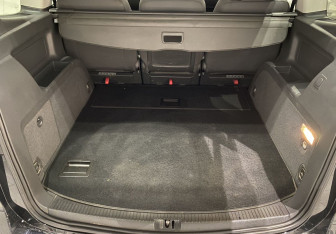 Подержанный автомобиль Volkswagen Touran 2013 года (13 фото)