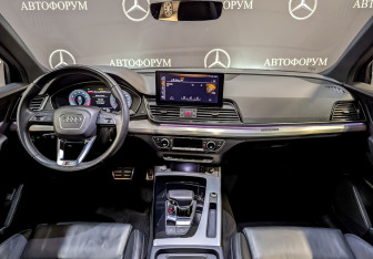 Подержанный автомобиль Audi Q5 2021 года (14 фото)