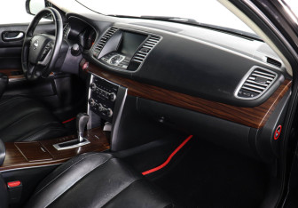 Подержанный автомобиль Nissan Teana 2010 года (10 фото)
