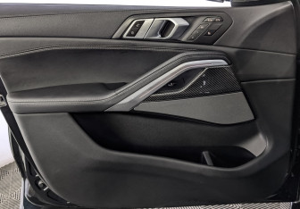 Подержанный автомобиль BMW X6 2021 года (19 фото)