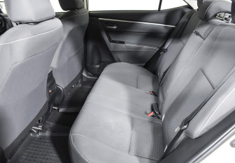 Подержанный автомобиль Toyota Corolla Sedan 2017 года (15 фото)