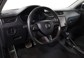 Подержанный автомобиль Skoda Octavia Liftback 2020 года (13 фото)