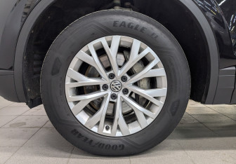Подержанный автомобиль Volkswagen Touareg 2018 года (12 фото)