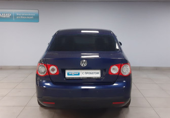 Подержанный автомобиль Volkswagen Jetta Sedan 2008 года (6 фото)