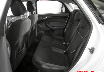 Подержанный автомобиль Ford Focus Sedan 2013 года (12 фото)