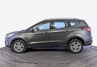 Подержанный автомобиль Ford Kuga 2017 года (8 фото)