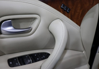 Подержанный автомобиль Infiniti QX80 2015 года (11 фото)