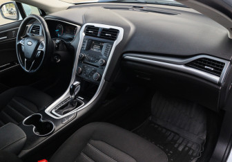 Подержанный автомобиль Ford Mondeo Sedan 2018 года (7 фото)