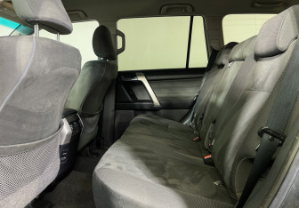 Подержанный автомобиль Toyota Land Cruiser Prado 2011 года (10 фото)