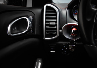 Подержанный автомобиль Porsche Cayenne 2015 года (14 фото)