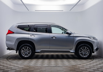 Подержанный автомобиль Mitsubishi Pajero Sport 2019 года (6 фото)