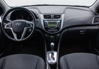 Подержанный автомобиль Hyundai Solaris Hatchback 2011 года (13 фото)