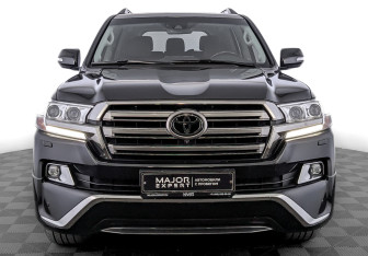 Подержанный автомобиль Toyota Land Cruiser Suv 2018 года (2 фото)