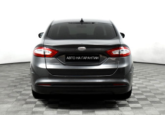 Подержанный автомобиль Ford Mondeo Sedan 2018 года (6 фото)