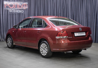 Подержанный автомобиль Volkswagen Polo Sedan 2012 года (7 фото)