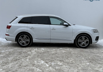 Подержанный автомобиль Audi Q7 2016 года (4 фото)