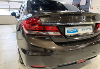 Подержанный автомобиль Honda Civic Sedan 2013 года (8 фото)