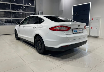 Подержанный автомобиль Ford Mondeo Sedan 2015 года (6 фото)