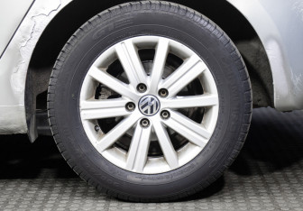 Подержанный автомобиль Volkswagen Golf Hatchback 2012 года (17 фото)