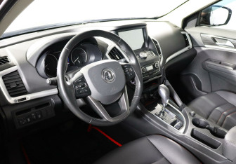 Подержанный автомобиль DongFeng AX7 2017 года (8 фото)