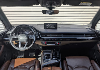 Подержанный автомобиль Audi Q7 2017 года (14 фото)