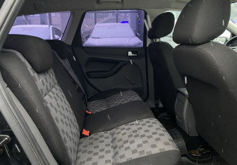Подержанный автомобиль Ford Focus Wagon 2006 года (18 фото)