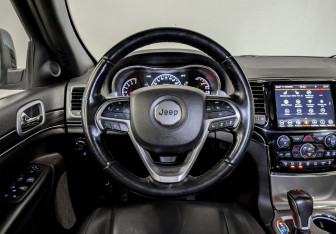 Подержанный автомобиль Jeep Grand Cherokee 2021 года (22 фото)