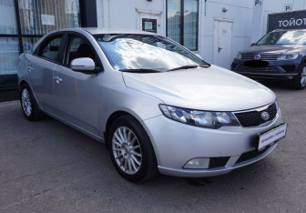 Подержанный автомобиль Kia Cerato Sedan 2011 года (3 фото)