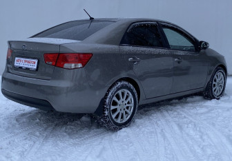 Подержанный автомобиль Kia Cerato Sedan 2009 года (5 фото)