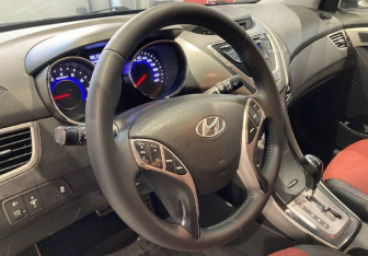 Подержанный автомобиль Hyundai Elantra Sedan 2012 года (13 фото)