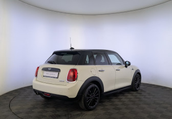 Подержанный автомобиль MINI Hatch 2019 года (5 фото)